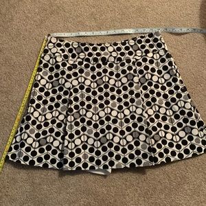 Pleated golf skort size 8 cotton/spandex black and cream.